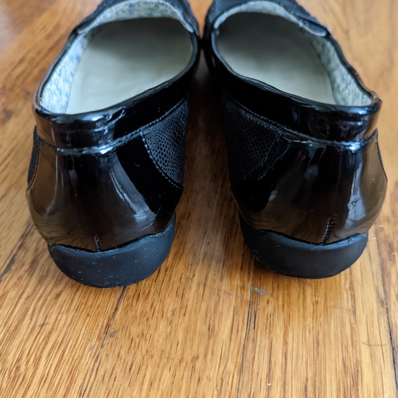 REDUCED TO SELL! White Mountain reptile textured penny loafers 8.5m - Picture 5 of 7